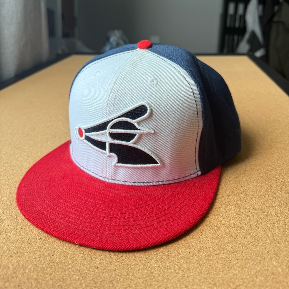 New Era Chicago White Sox Retro Logo Black and Red Cap, Pre-Owned like new